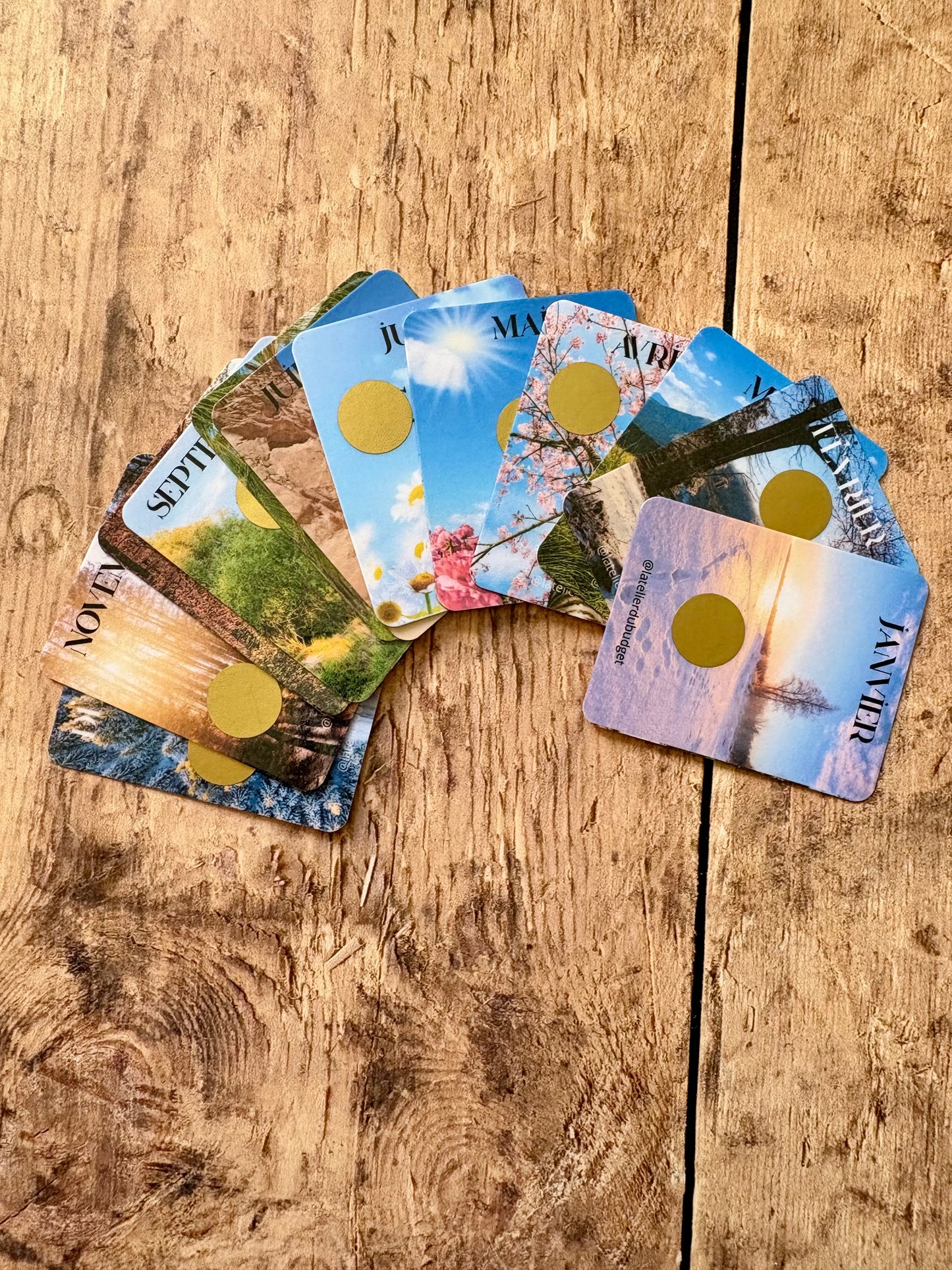 Petits cartes défi à gratter des mois