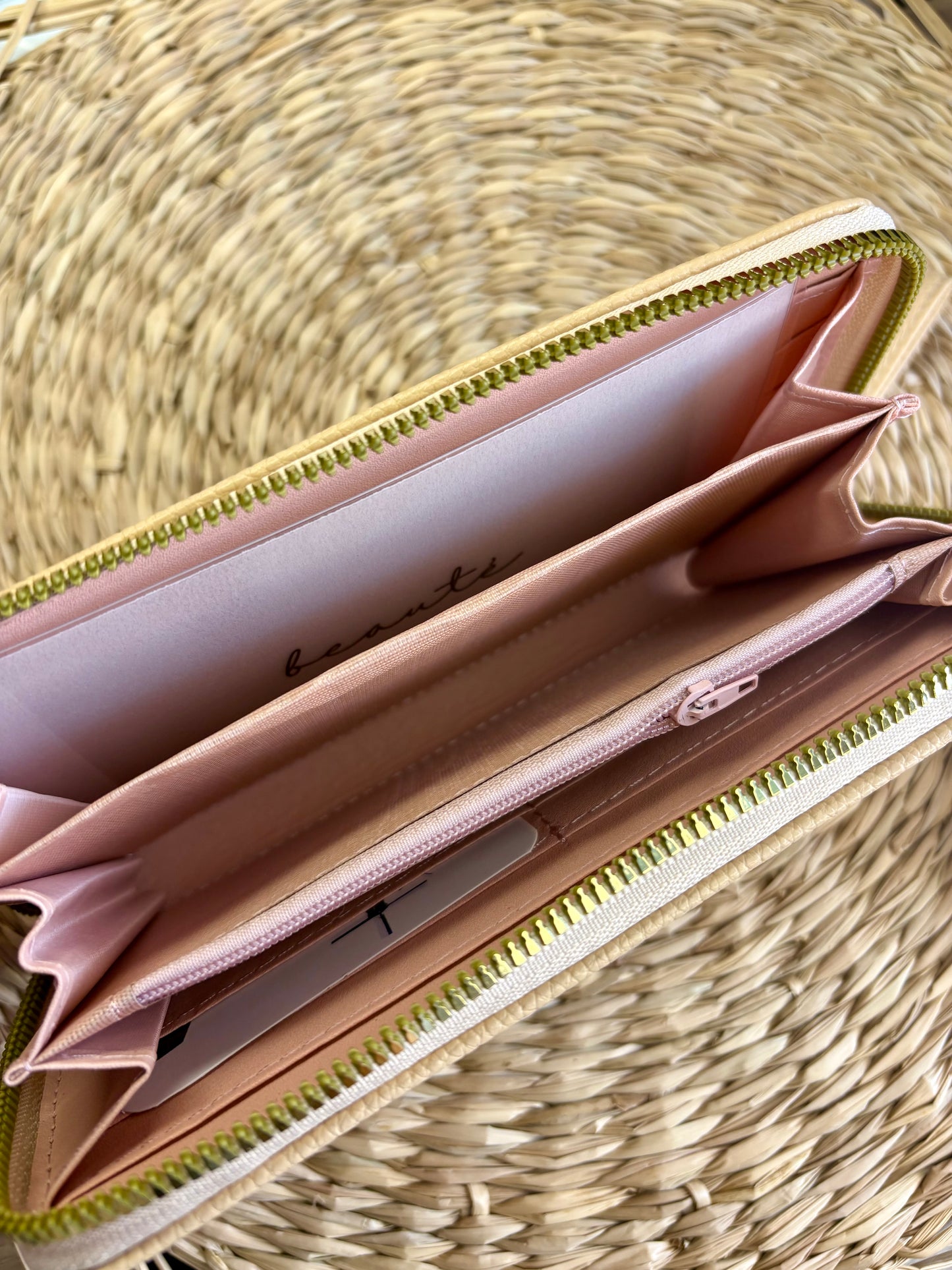 Porte feuille à fermeture éclair beige