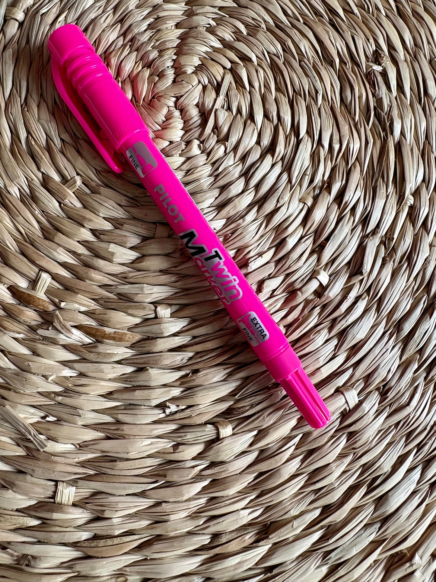 Marqueur permanent double pointe couleurs