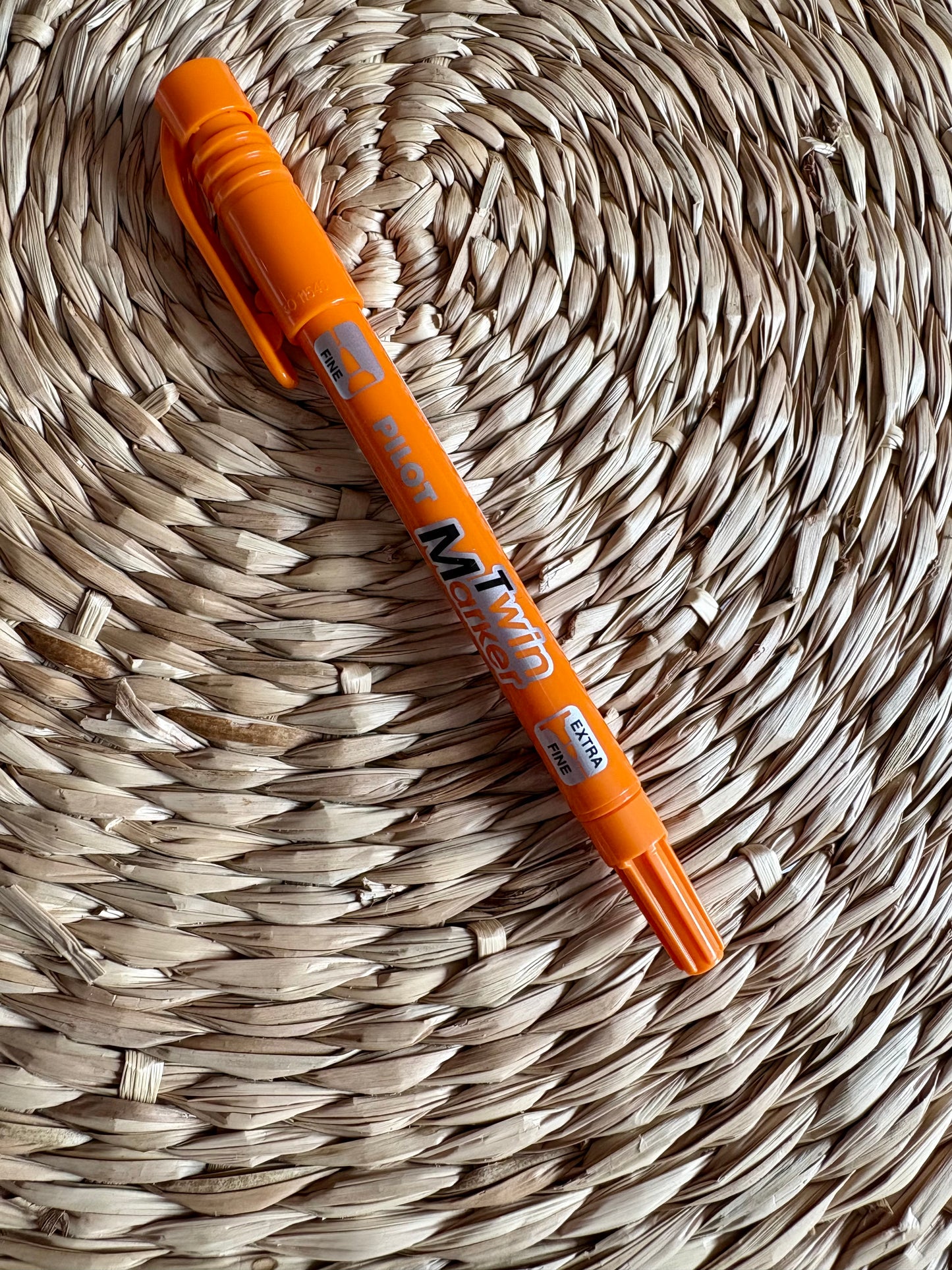 Marqueur permanent double pointe couleurs