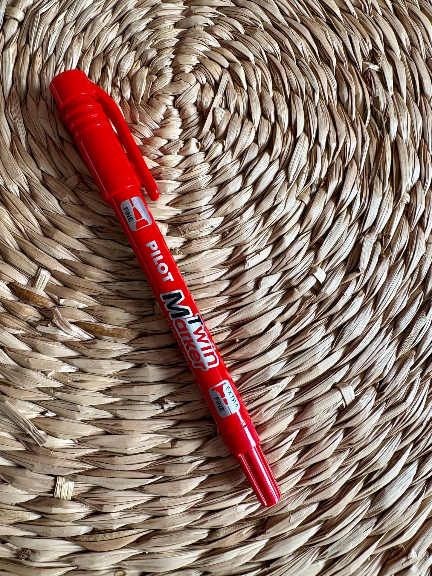 Marqueur permanent double pointe couleurs