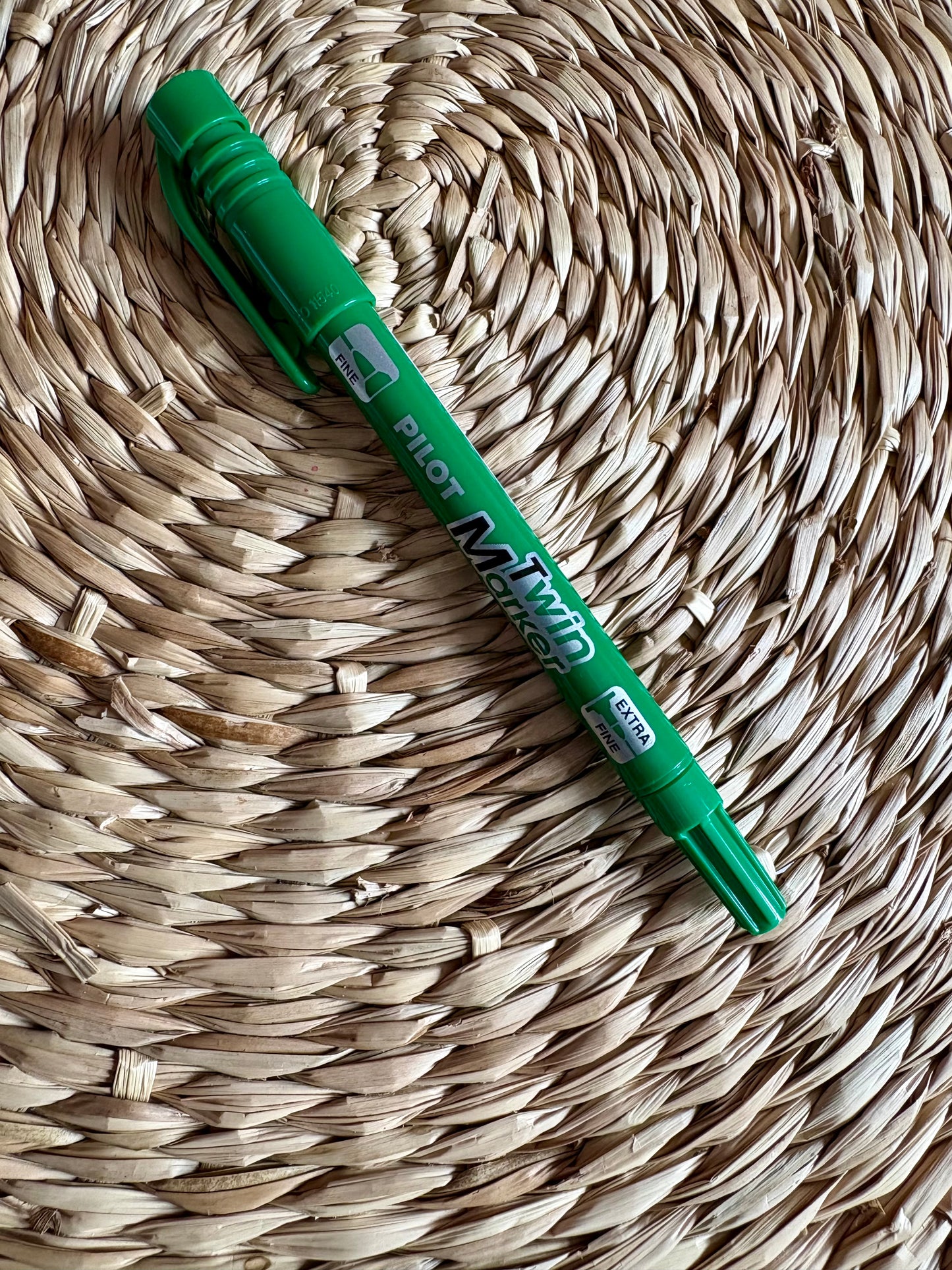 Marqueur permanent double pointe couleurs