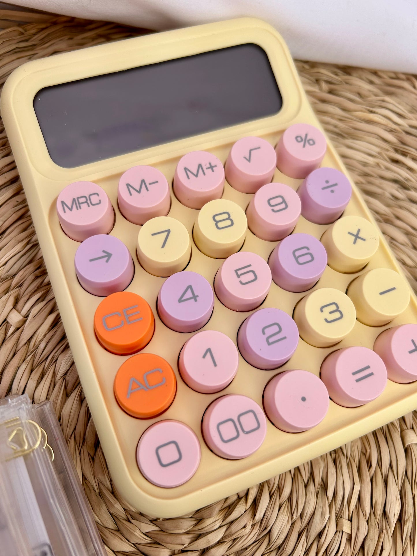 Calculatrice jaune pastel