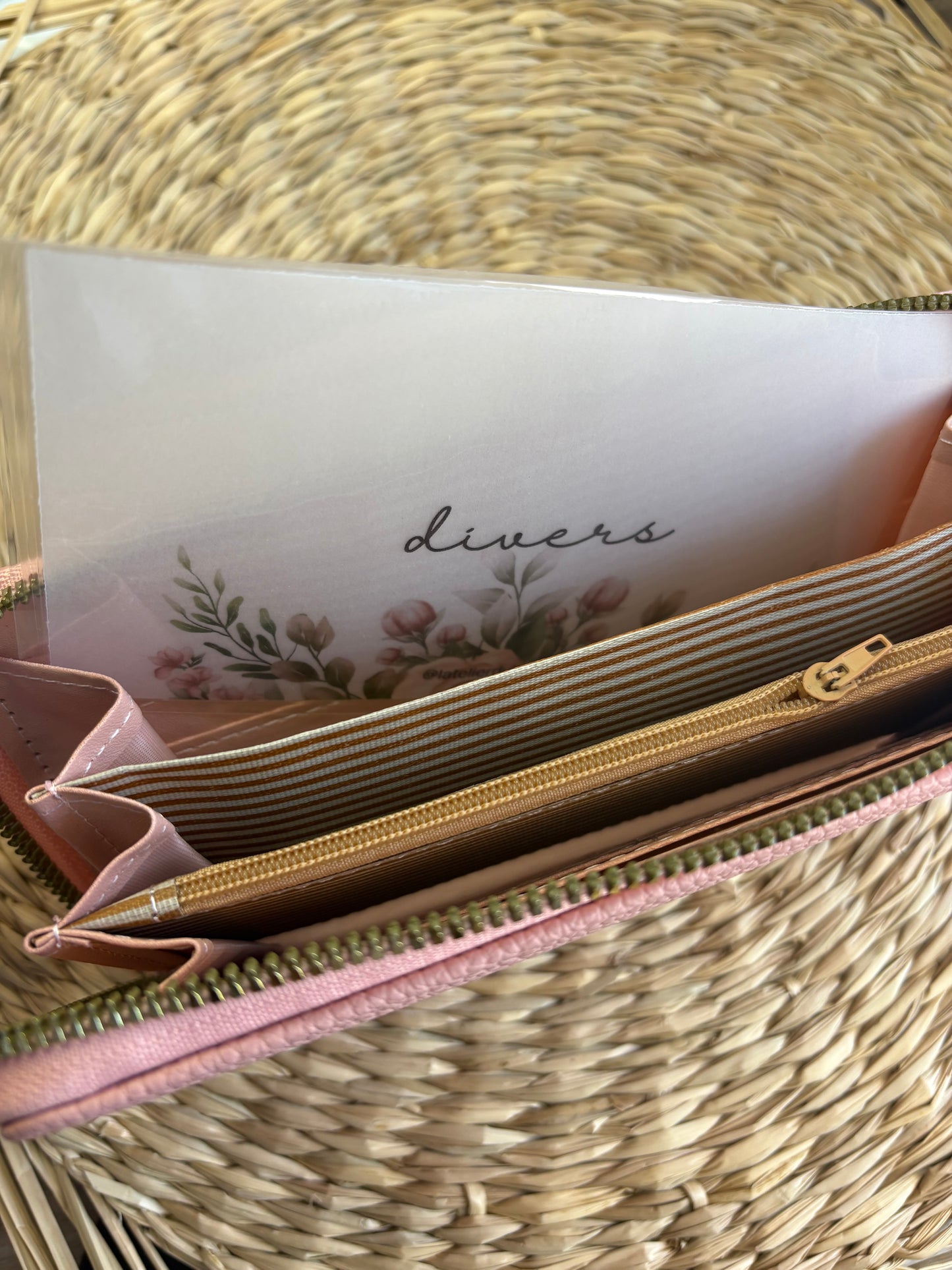 Porte feuille à fermeture éclair rose